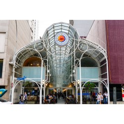 Rua 24 Horas, em Curitiba, promove Oktober com culinária alemã, chope e promoções especiais